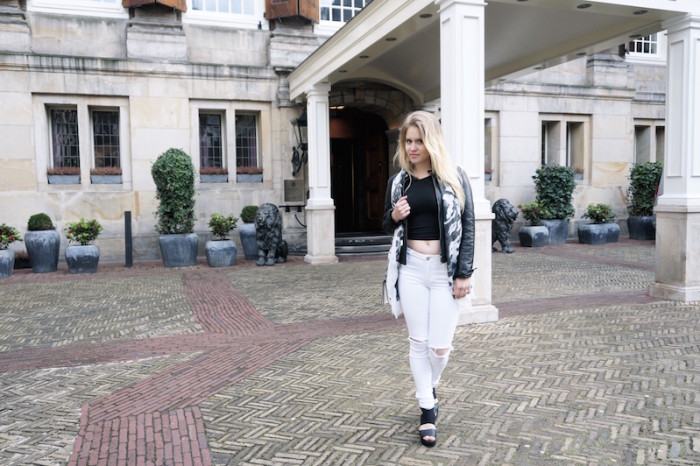 Fashion_Outfit_White_Black_RippedJeans_Aboutyoude_Trend_Sophiehearts2